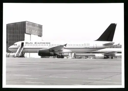 Fotografie Flugzeug Airbus A320, Passagierflugzeug der Sun Express, Kennung EI-TLG