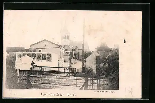 AK Bengy-sur-Craon, Bahnübergang und Strasse zur Kirche
