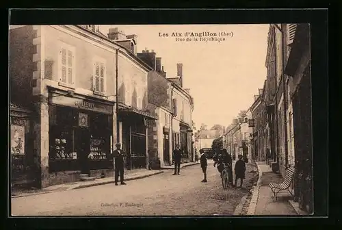 AK Les Aix-d`Angillon, Rue de la République