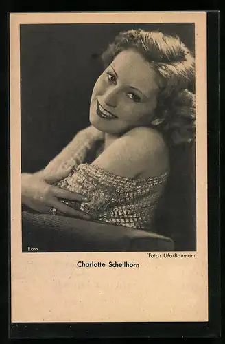 AK Schauspielerin Charlotte Schellhorn lächelnder Blick in die Kamera