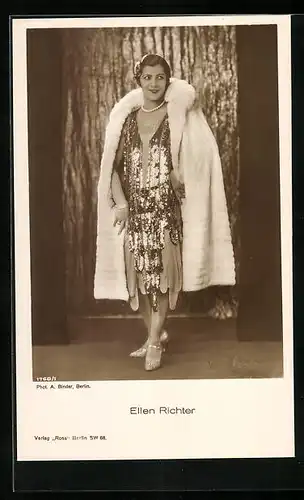 AK Schauspielerin Ellen Richter im Galakleid und Mantel
