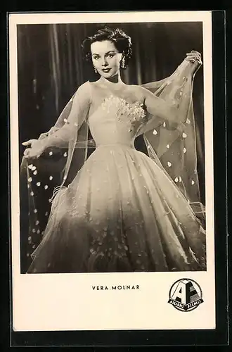 AK Schauspielerin Vera Molnar in schönem Kleid