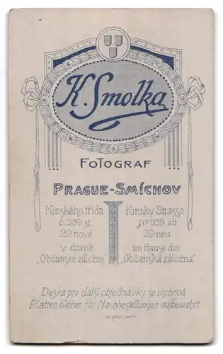 Fotografie K. Smolka, Prague-Smichov, Kinsky Str. 339, Junge Dame in weisser Bluse und Rock