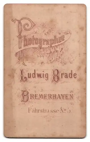 Fotografie Ludwig Brade, Bremerhaven, Fährstr. 5, Elegant gekleideter Herr mit Vollbart