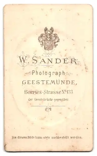 Fotografie W. Sander, Geestemünde, Borries-Str. 133, Junge Dame im Kleid mit Halskette