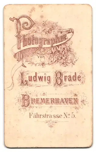 Fotografie Ludwig Brade, Bremerhaven, Fährstr. 5, Junges Paar in hübscher Kleidung