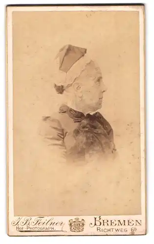 Fotografie Jean Baptiste Feilner, Hannover, Georgstr. 25, Ältere Dame mit Haube