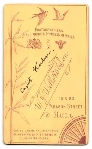 Fotografie W. J. Wellsted & Son, Hull, 19 & 20, Paragon Street, Elegant gekleideter Herr mit Walross