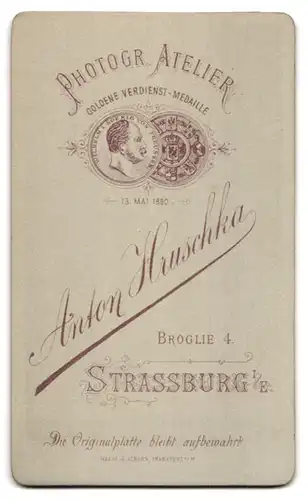 Fotografie Anton Hruschka, Strassburg /E., Broglie 4, Junger Mann mit Uhrenkette