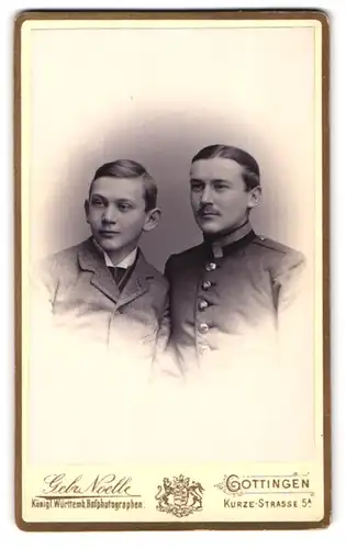 Fotografie Gebr. Noelle, Göttingen, Kurze-Strasse 5a, Knabe und Mann in Uniform