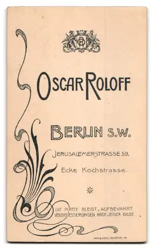 Fotografie Oscar Roloff, Berlin S.W., Jerusalemerstrasse 59, Junge Frau mit nachdenklichem Gesichtsausdruck