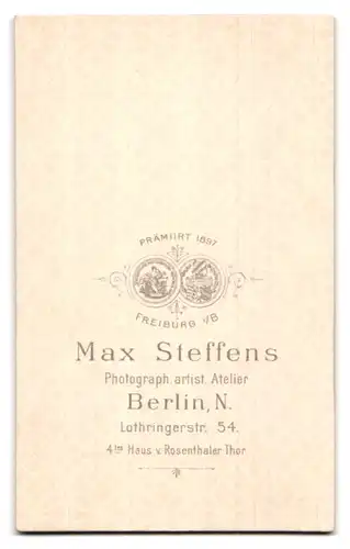 Fotografie Max Steffens, Berlin, Lothringerstrasse 54, Kleines Geschwisterpaar in strahlend weissen Kleidern