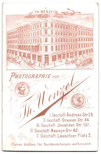 Fotografie Theodor Wenzel, Berlin O., Andreasstrasse 28, Drei Mädchen mit Blumenkorb, Puppe und Reifen