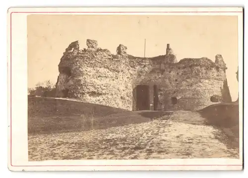 Fotografie unbekannter Fotograf, Ansicht Arques-la-Bataille, Partie an der Ruine der Burg