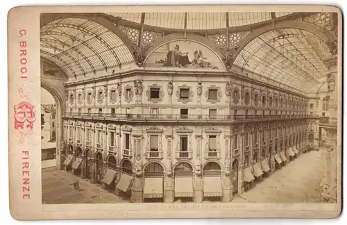 Fotografie G. Brogi, Firenze, Via Tornabuoni 1, Ansicht Milano, Blick in die Galleria Vittoroi Emanuele