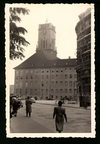 Fotografie unbekannter Fotograf, Ansicht Berlin-Schöneberg, Strasse am Rathaus