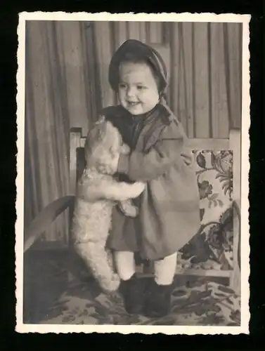 Fotografie glückliches Mädchen mit Teddybär, Teddy