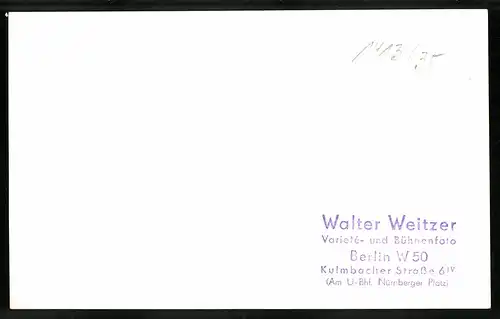 Fotografie Walter Weitzer, Friedrichstadt-Palast Berlin, Bühnenszene mit Matrosen & Schiffs-Atrappe