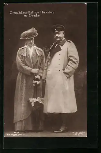 AK Generalfeldmarschall Paul von Hindenburg mit seiner Gemahlin