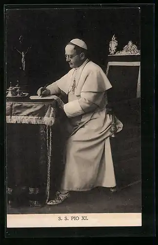 AK Papst Pius XI. ein Dokument unterschreibend