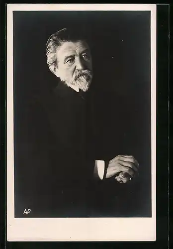 AK K. V. Rais im pechschwarzen Gewand