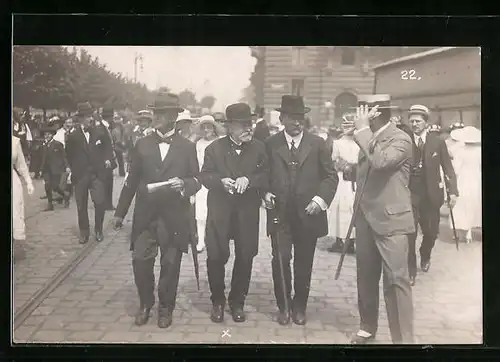 AK Alois Jirásek mit anderen Männern