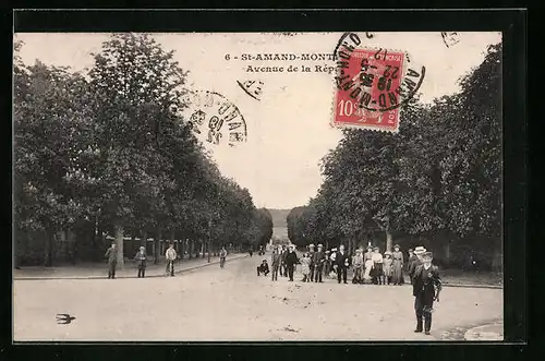 AK Saint-Amand-Montrond, Avenue de la Republique