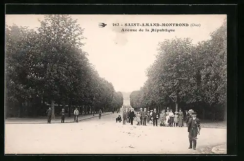 AK Saint-Amand-Montrond, Avenue de la Republique