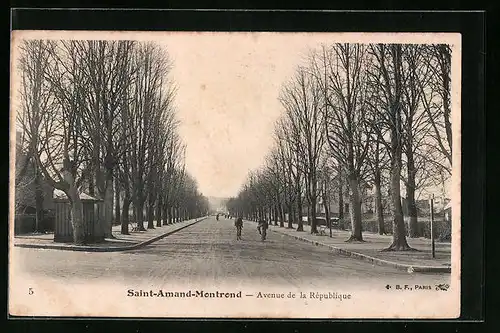 AK Saint-Amand-Montrond, Avenue de la Republique