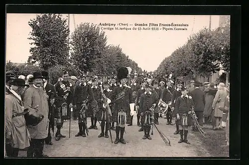 AK Aubigny-sur-Nère, Grandes Fetes Franco-Ecossaises - Cortege historique du 15 Aout 1931 - Pipers Ecossais