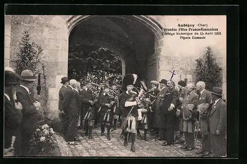 AK Aubigny-sur-Nère, Grandes Fetes Franco-Ecossaises - Cortege historique du 15 Aout 1931 - Pipers Ecossais