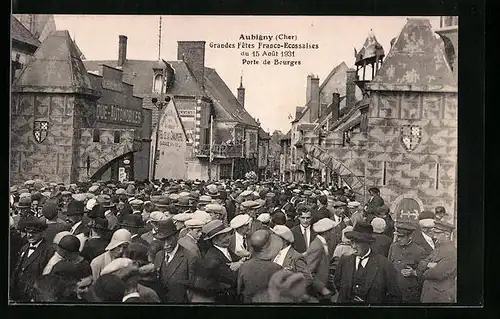 AK Aubigny-sur-Nère, Grandes Fetes Franco-Ecossaises - Cortege historique du 15 Aout 1931 - Porte de Bourges