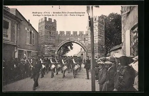 AK Aubigny-sur-Nère, Grandes Fetes Franco-Ecossaises - Cortege historique du 15 Aout 1931 - Porte d`Argent