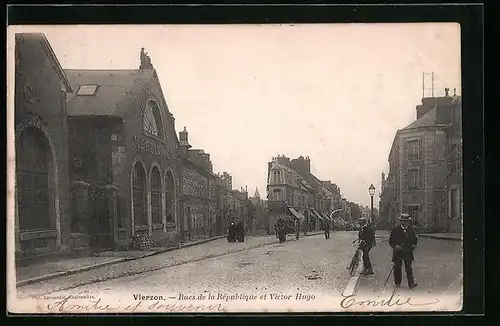 AK Vierzon, rue de la republique et Victor Hugo