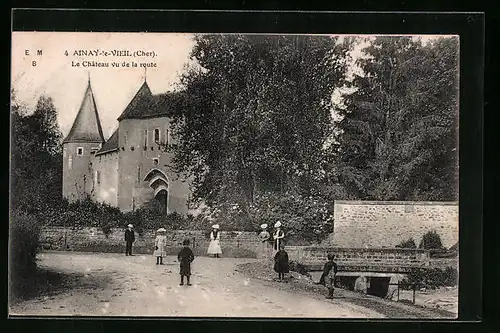 AK Ainay-le-Vieil, le Chateau vu de la route