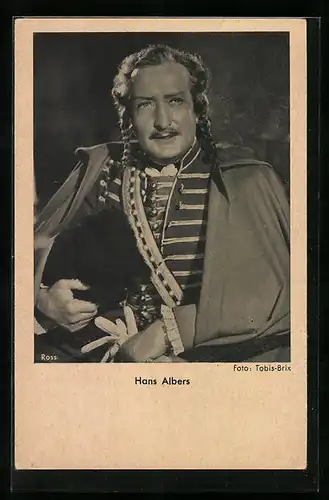 AK Schauspieler Hans Albers in einer Uniform mit Perrücke