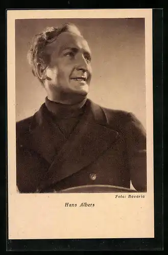 AK Schauspieler Hans Albers mit Rollkragenpullover und Mantel