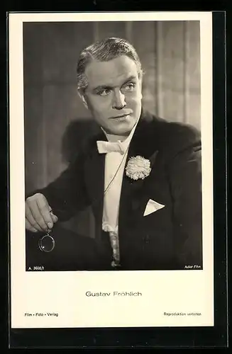 AK Schauspieler Gustav Fröhlich mit Monokel in der Hand