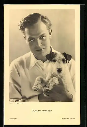 AK Schauspieler Gustav Fröhlich mit einem Welpen posierend