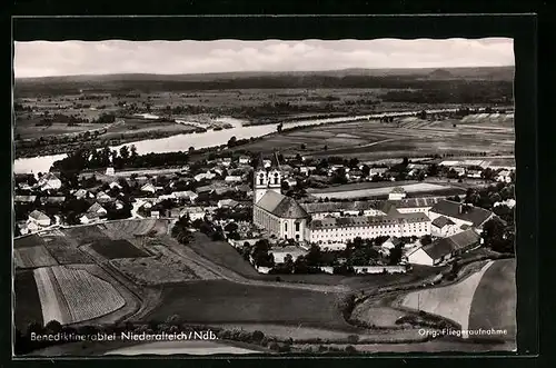 AK Niederalteich /Ndb., Ortsansicht mit Benediktinerabtei