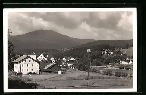 AK Bayer. Eisenstein, Ortsansicht mit Arber und dem Regen-Bad