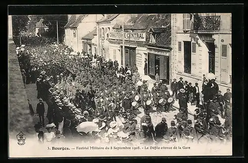 AK Bourges, Festival Militaire 1908, Le Défile avenue de la Gare