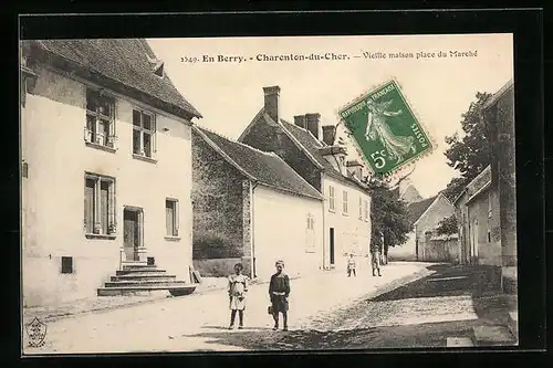 AK Charenton-sur-Cher, Vieille maison place du Marché