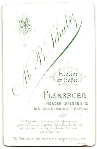 Fotografie M. B. Schultz, Flensburg, Norder-Hofenden 13, Junger Herr mit Fliege