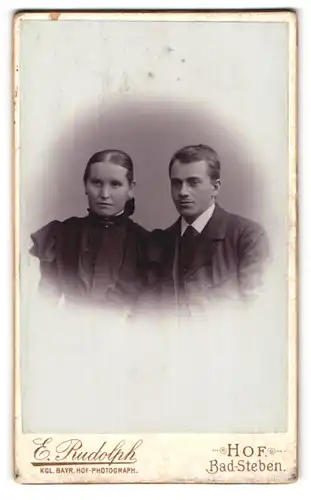 Fotografie E. Rudolph, Hof, Lorenz-Str. 3, Junges Paar in hübscher Kleidung