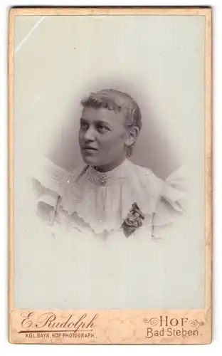 Fotografie E. Rudolph, Hof, Lorenz-Str. 3, Junge Dame mit zurückgebundenem Haar