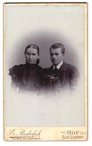 Fotografie E. Rudolph, Hof, Lorenzstr. 3, Junges Paar in hübscher Kleidung
