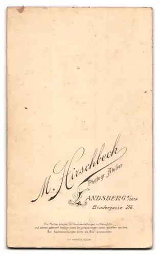 Fotografie M. Hirschbeck, Landsberg a. Lech, Junge Dame im Kleid mit Kreuzkette