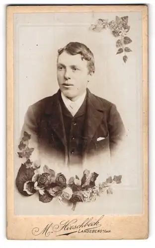 Fotografie M. Hirschbeck, Landsberg a. Lech, Junger Herr im Anzug mit Krawatte