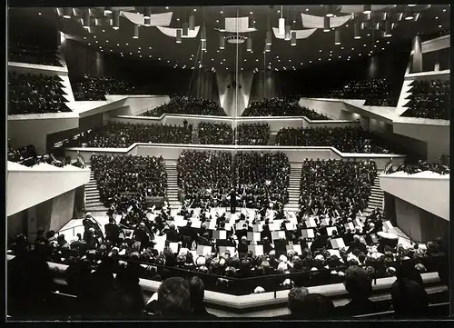 Fotografie unbekannter Fotograf, Ansicht Berlin, Konzertsaal der Philharmonie